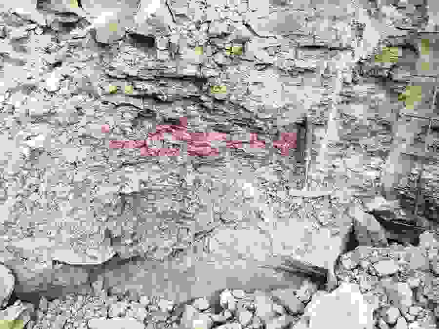 Marl and sandstone, layered in the side wall of the construction pit.