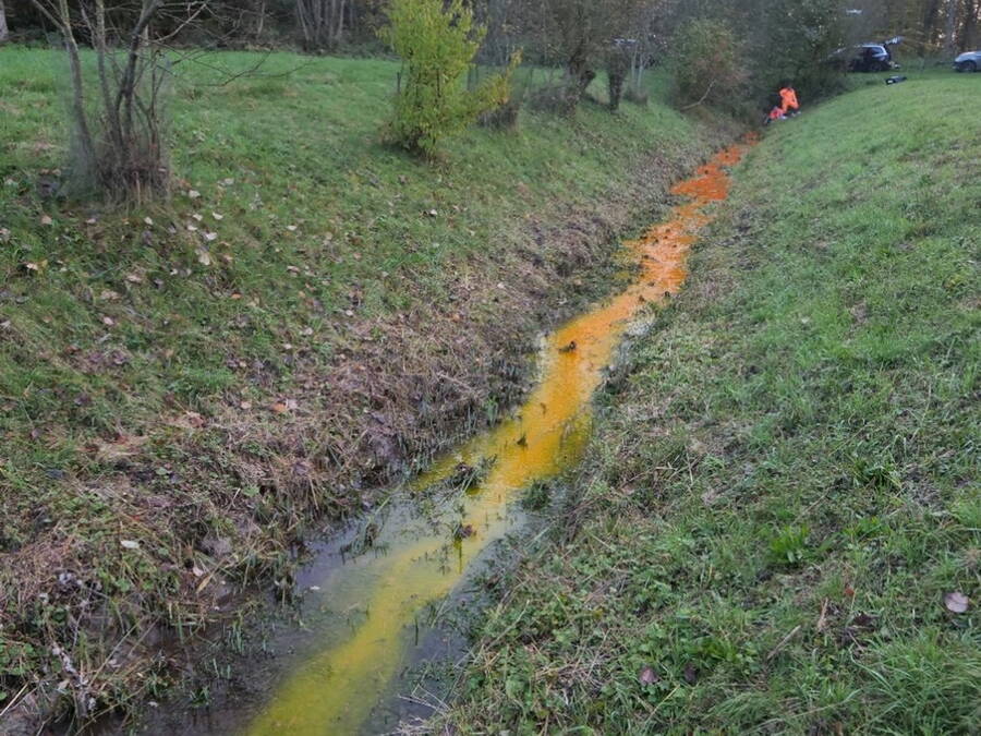 Aperçu dilution du produit de traçage dans le cours supérieur duruisseau de Lourtens. Aperçu dilution du produit de traçage dans le cours supérieur duruisseau de Lourtens.