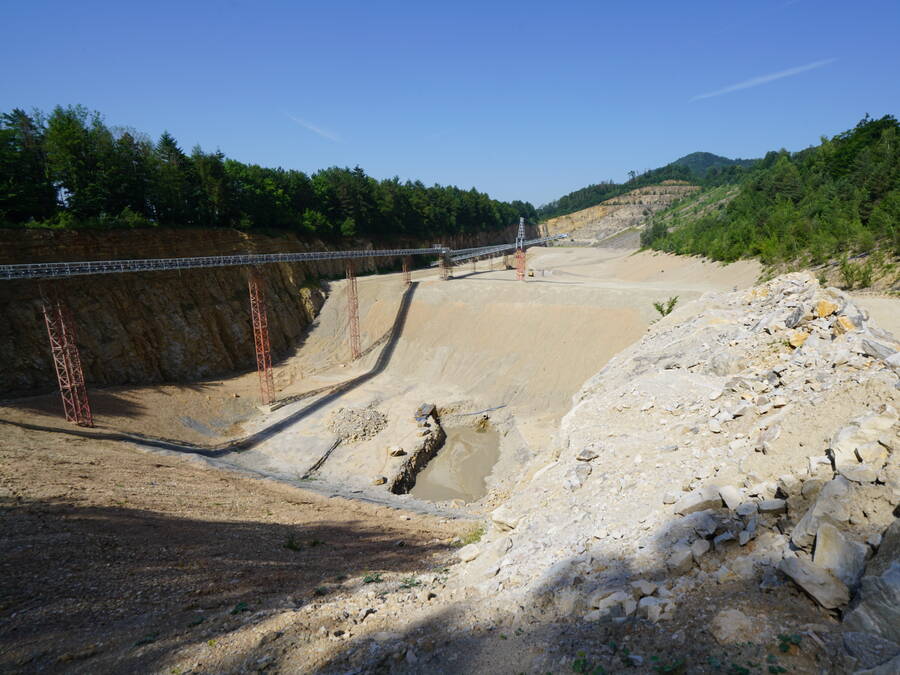 Jakobsberg-Egg La planification de l’extraction, du remblayage et de l’aménagement final nécessite la prise en compte de nombreux intérêts: raccordement, protection visuelle et acoustique, faune, flore, hygiène de l’air, etc.