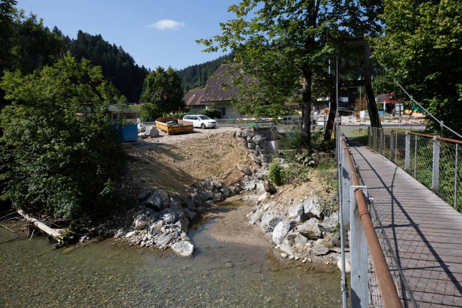 The confluence of the Schmittegraben and the Emme has been completed. The confluence of the Schmittegraben and the Emme has been completed.