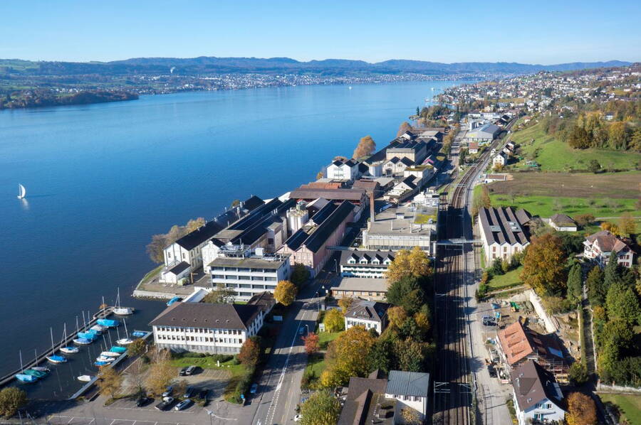 Der Seegrund mit belasteten Seesedimenten wird saniert Der Seegrund mit belasteten Seesedimenten wird saniert.