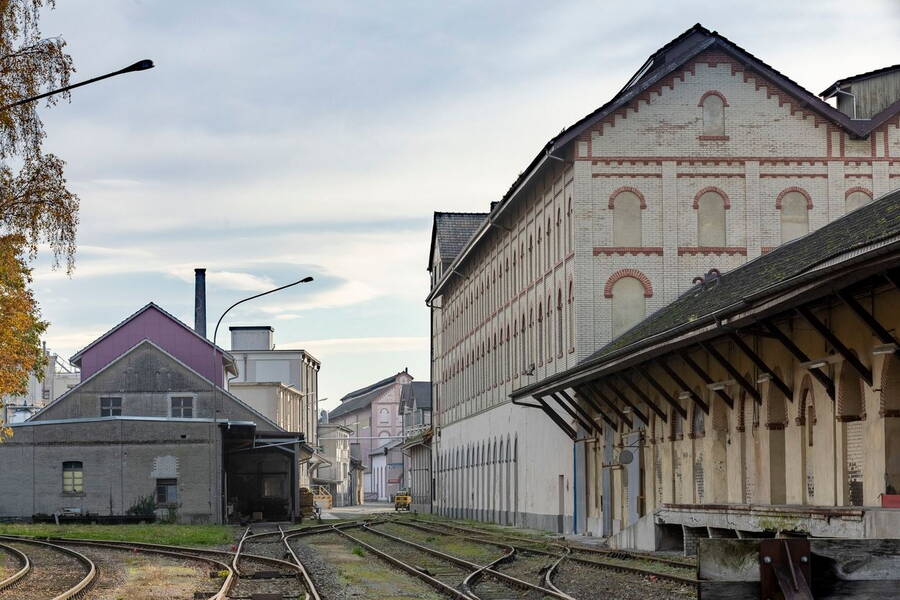 Untersuchungen zeigen, dass die Seesedimente vor dem Areal der Chemie Uetikon hohe Schadstoffgehalte aufweisen Untersuchungen zeigen, dass die Seesedimente vor dem Areal der Chemie Uetikon hohe Schadstoffgehalte aufweisen.