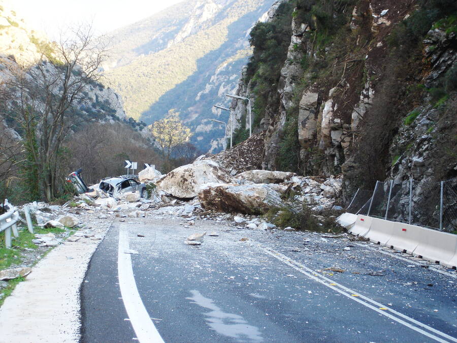 Tempi Valley, Griechenland Rockfall in january 2010.