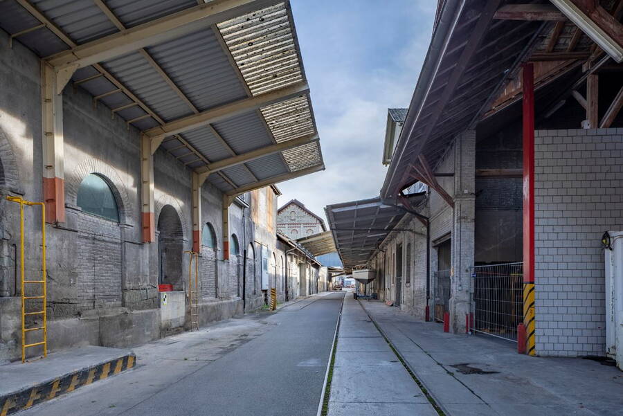 150 Jahre industrielle Nutzung haben auf dem Seegrund vor Uetikon Spuren hinterlassen. 150 Jahre industrielle Nutzung  haben auf dem Seegrund vor Uetikon Spuren hinterlassen.
